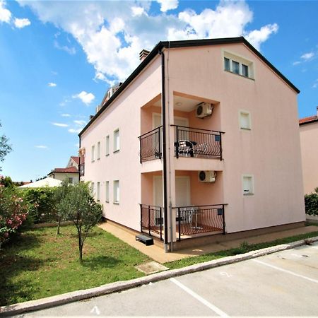 Apartment Mendikovic Пореч Екстер'єр фото