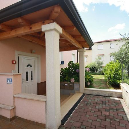 Apartment Mendikovic Пореч Екстер'єр фото