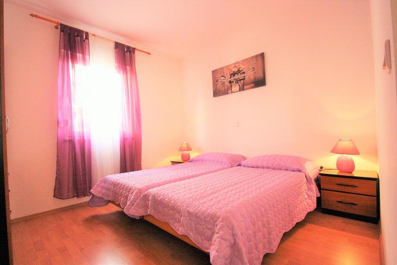 Apartment Mendikovic Пореч Екстер'єр фото
