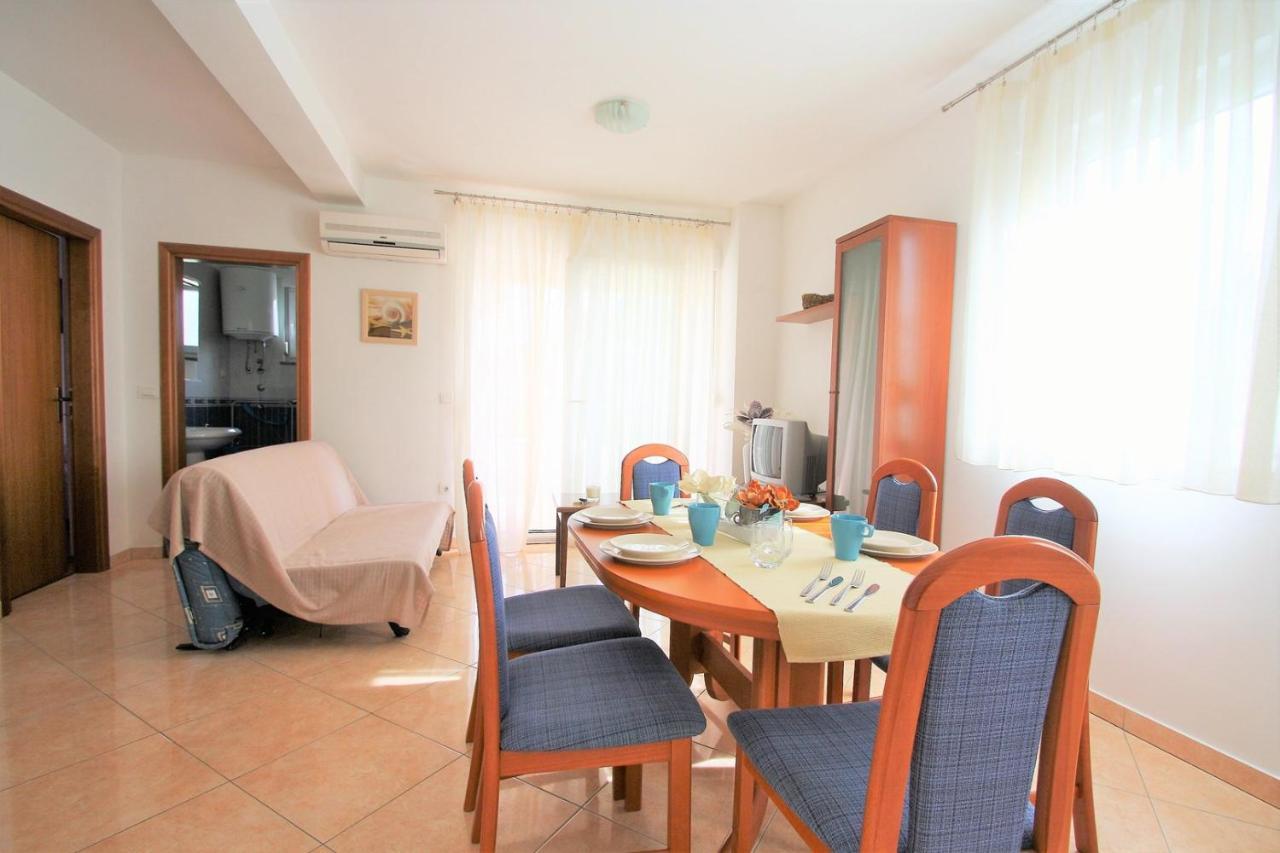 Apartment Mendikovic Пореч Екстер'єр фото
