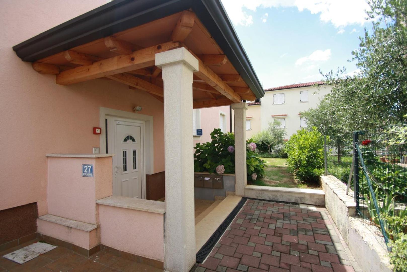 Apartment Mendikovic Пореч Екстер'єр фото