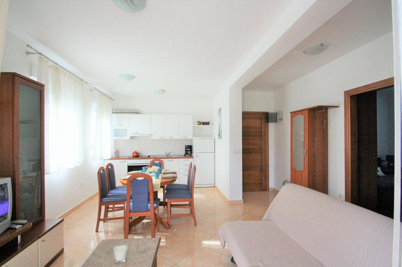 Apartment Mendikovic Пореч Екстер'єр фото