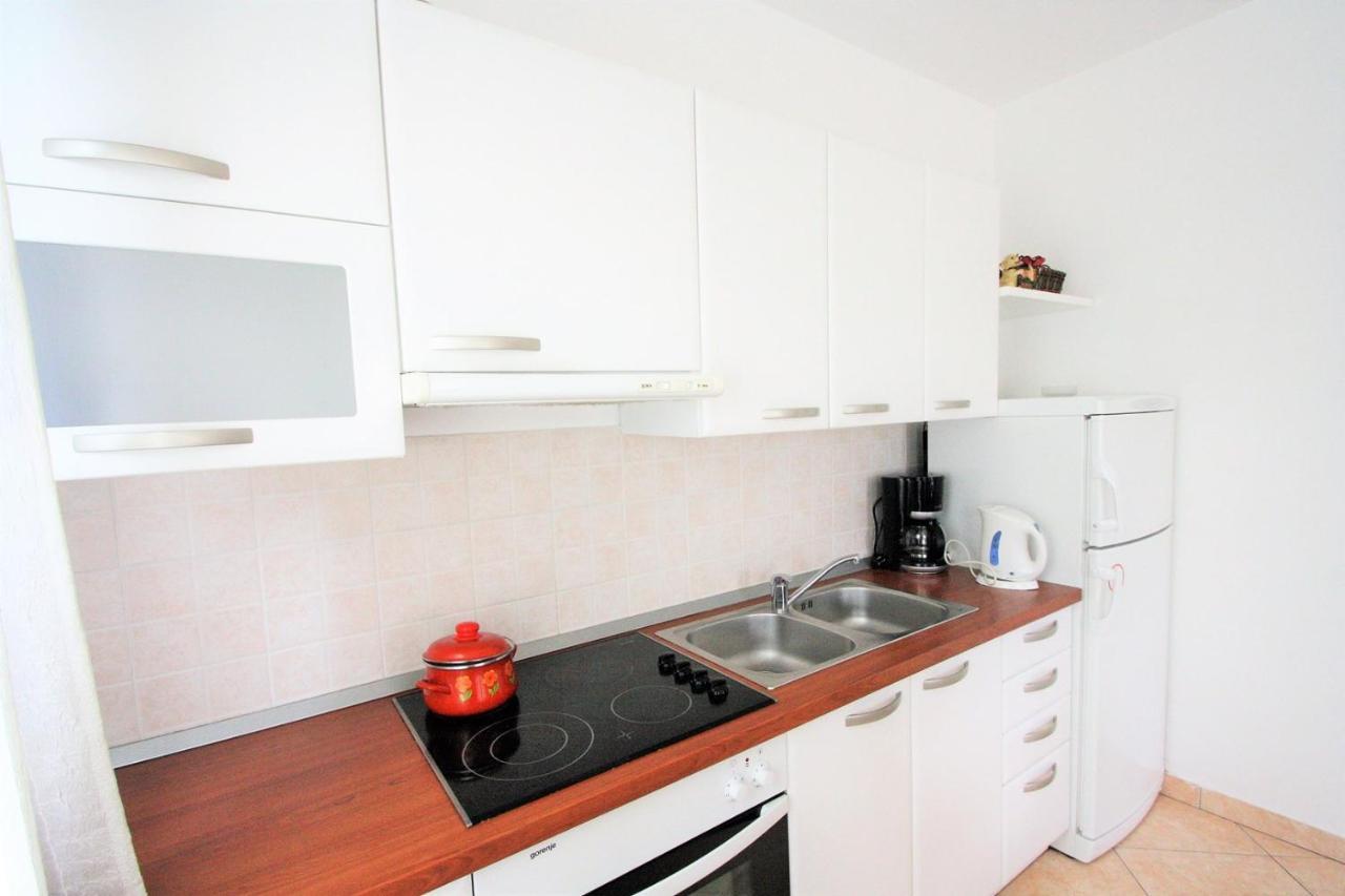 Apartment Mendikovic Пореч Екстер'єр фото