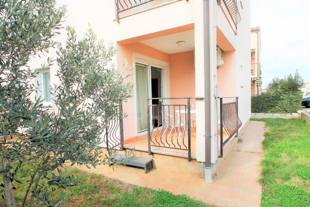 Apartment Mendikovic Пореч Екстер'єр фото